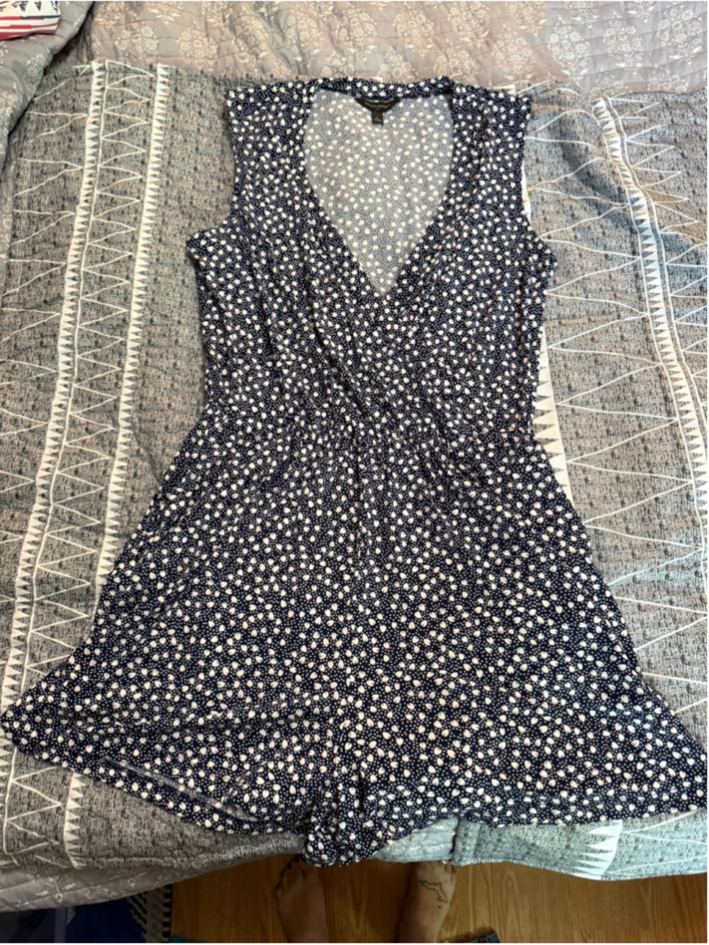 Women's Banana Republic Romper Size L Navy Blue White Floral